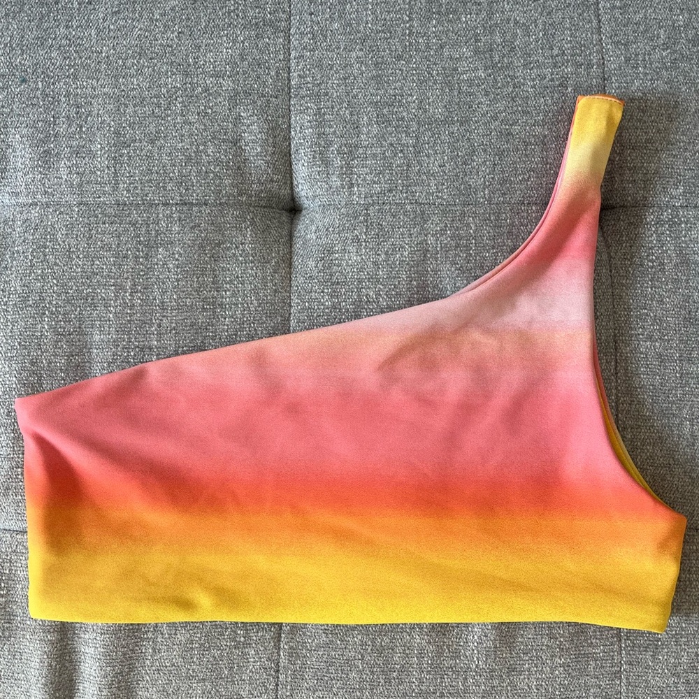 SKATIE ‘Sunrise’ Ellis top